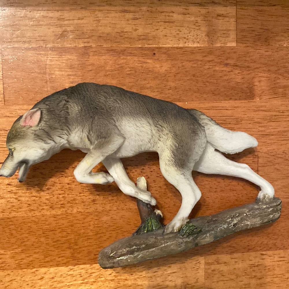 Wolf Statue